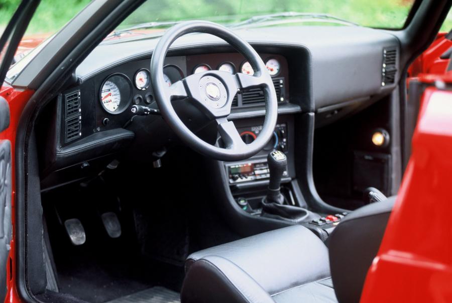 Интерьер Alfa Romeo R.Z. (162D) 1992 года  (фото 22 из 23)